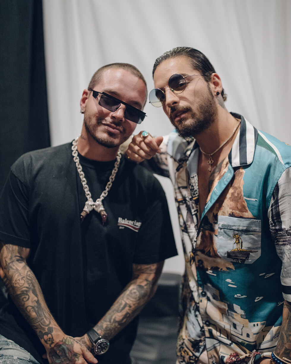 Maluma y J Balvin juntos en el París Fashion Week