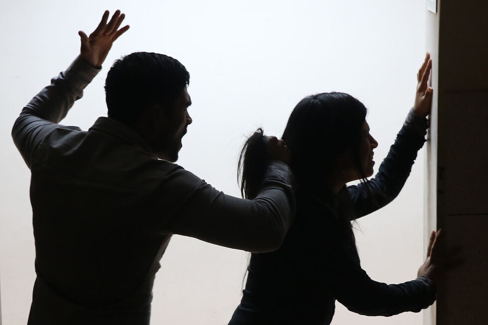 Pateó y abandonó a concubina por su embarazo