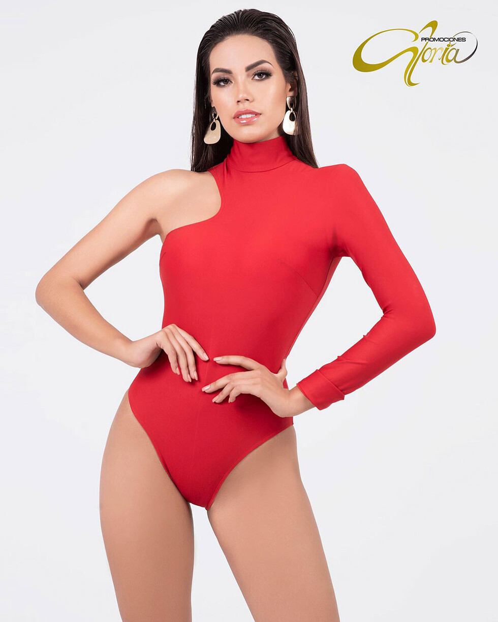 Angélica Romero entre las bellas  del Miss Bolivia