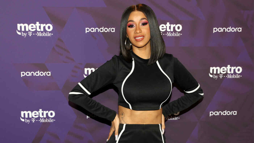 Cardi B enfrenta cargos por agresión en un club