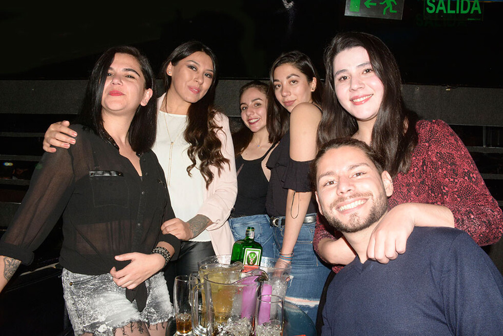 Baile y amistad en la disco