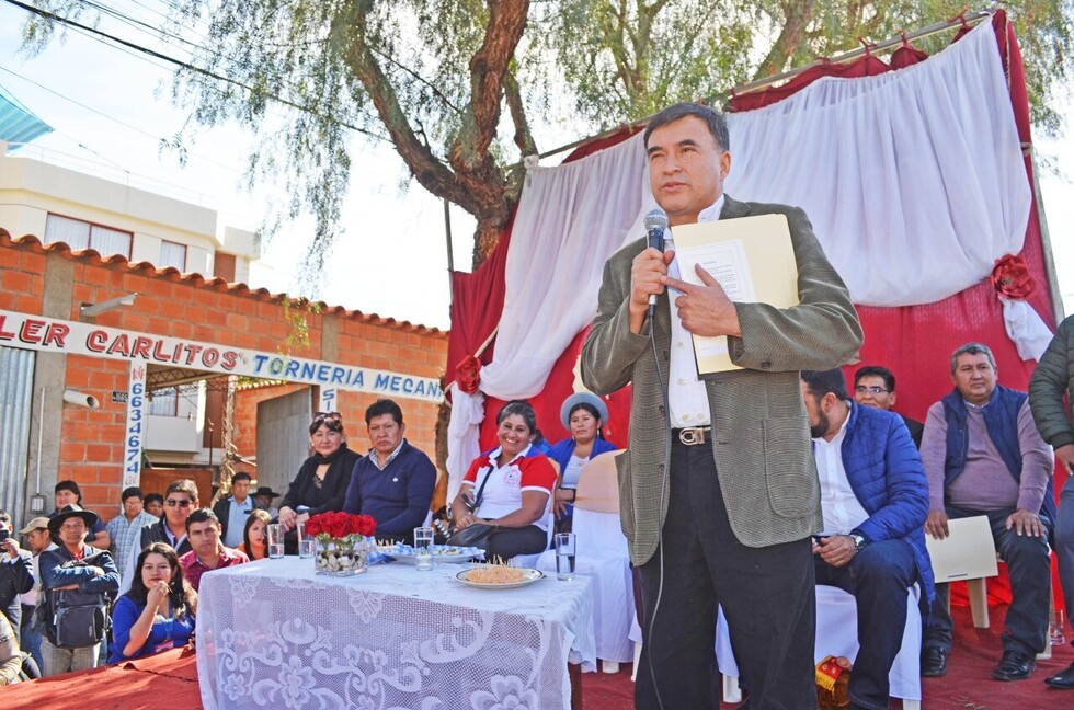 Quintana entregó vehículos y ayuda técnica a centros para personas con discapacidad en Tarija