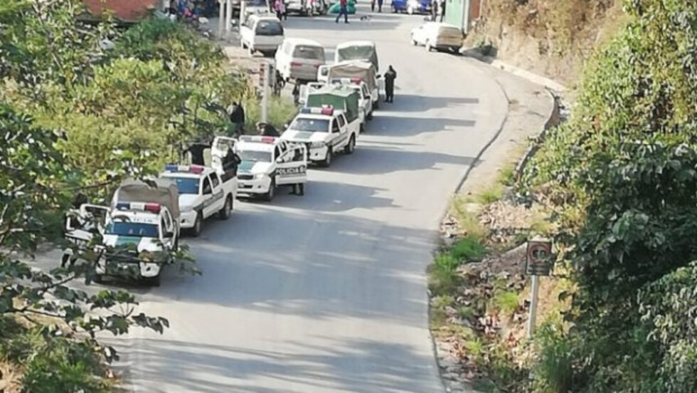 Policía interviene bloqueo en Yungas y dirigente denuncia: “nos cazan”
