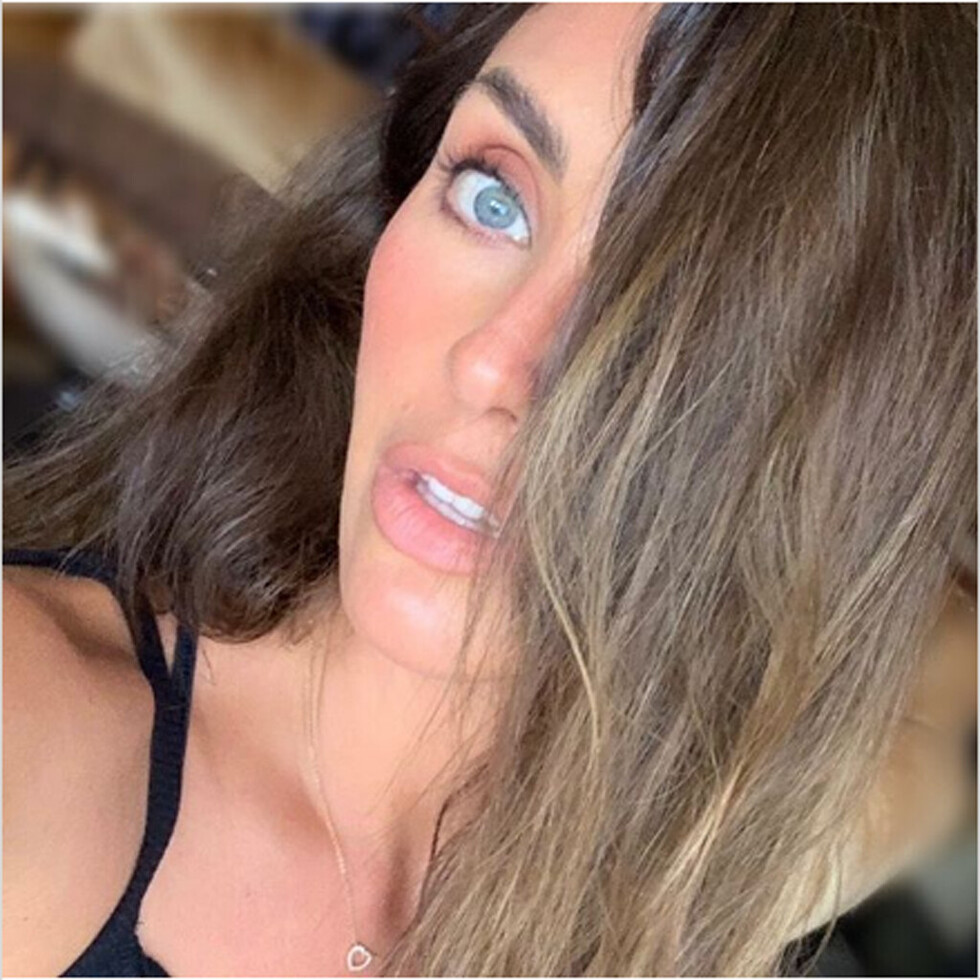 Anahí cautivó  con su rostro  al natural