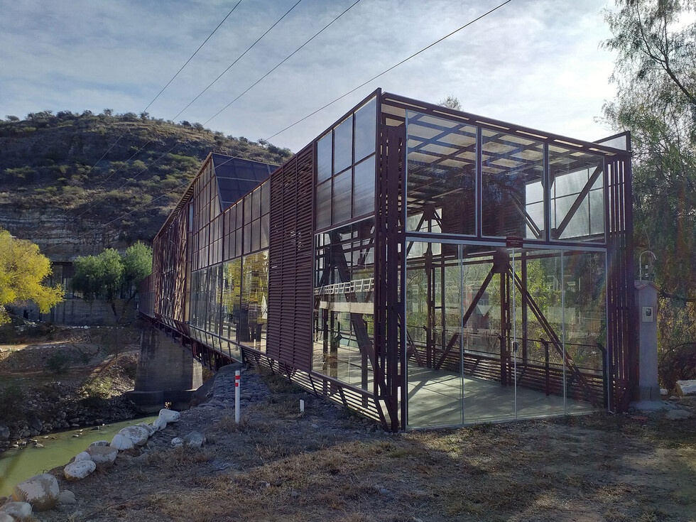 Obras de hace décadas, años y meses esperan funcionar en Uriondo