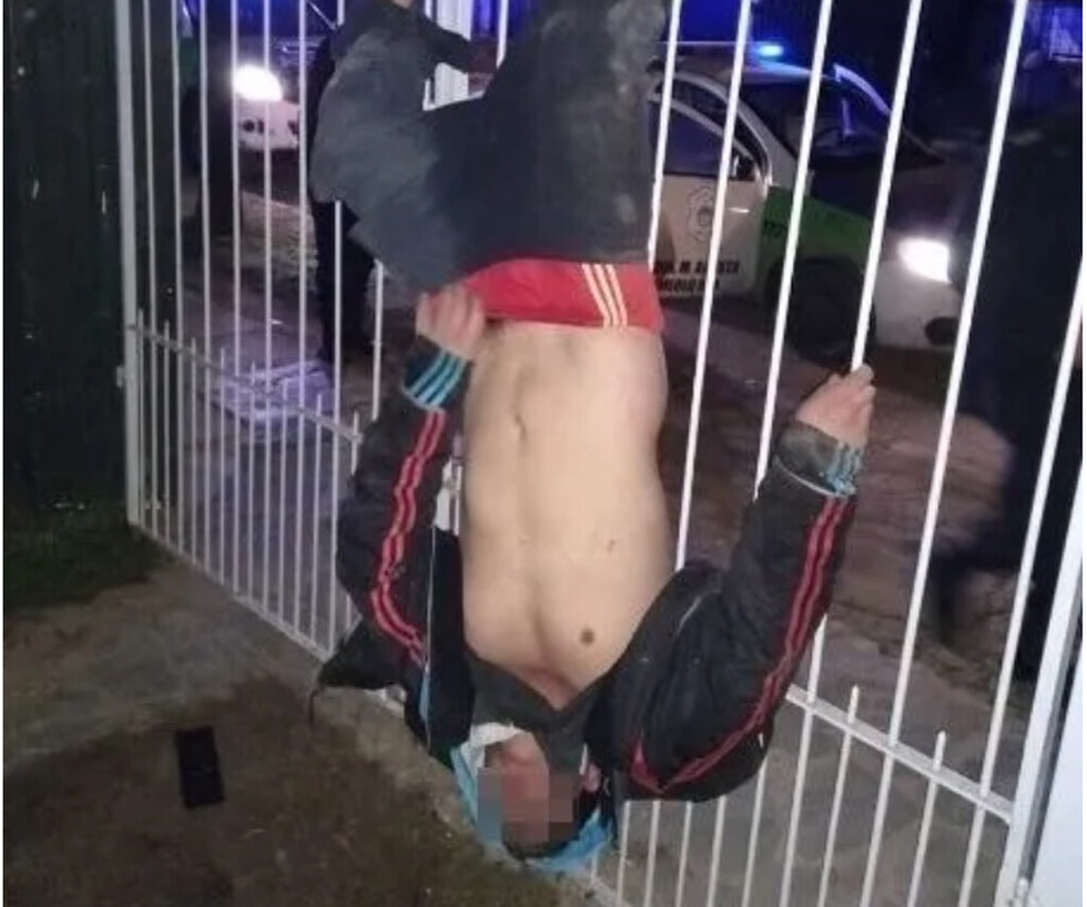 Quiso robar  una casa y se enganchó  en la reja