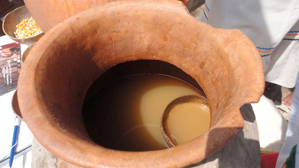 El ocaso de la tradicional chicha de maíz en Tarija