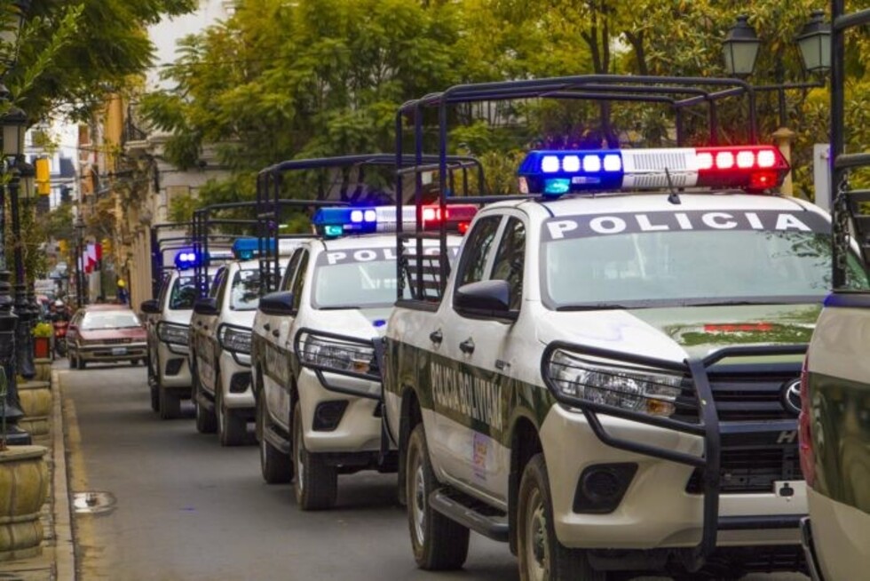Policía demanda atención para carros patrulleros