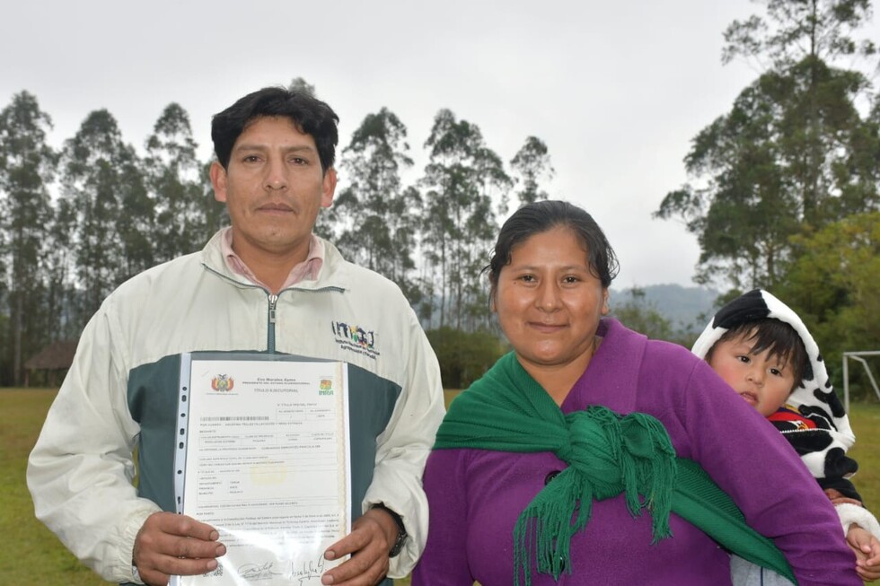 Familias del municipio de Padcaya se benefician con 280 títulos de propiedad agraria