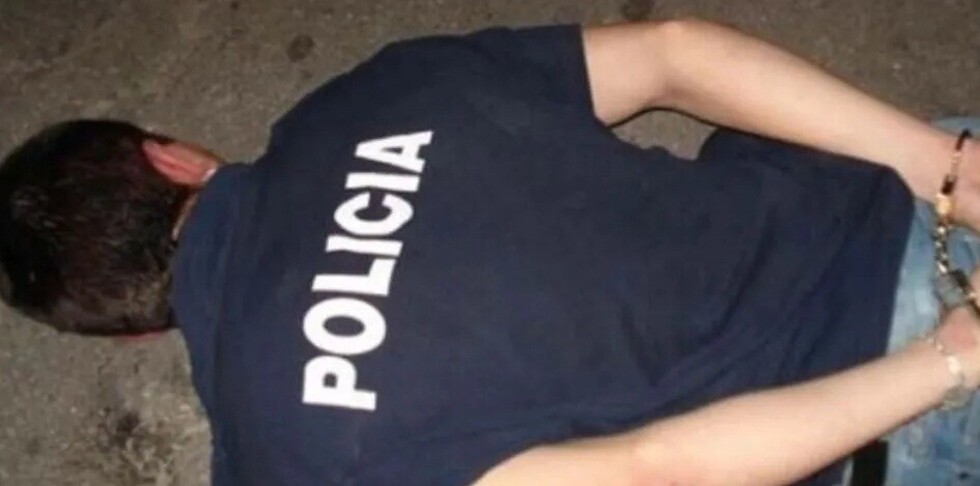 Tres policías detenidos por violar a una menor