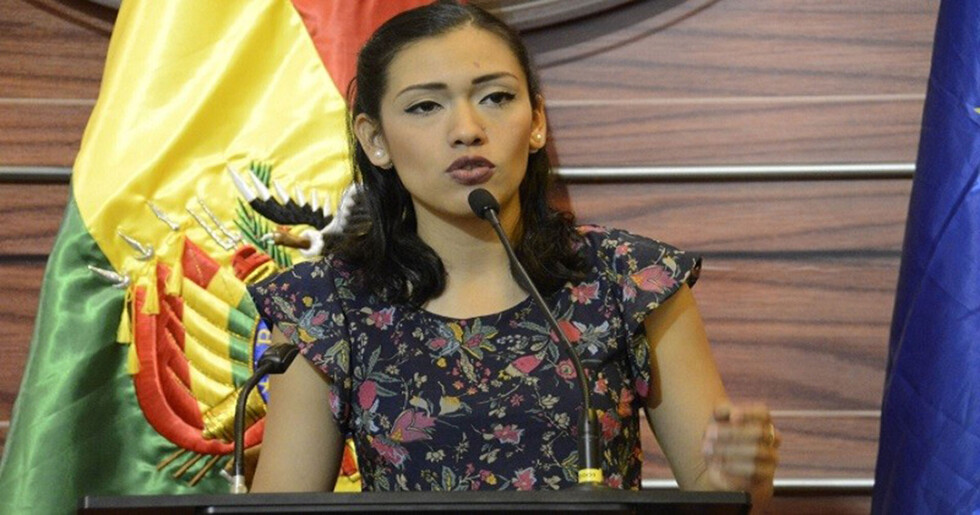 Salvatierra asume mando del país por cinco horas