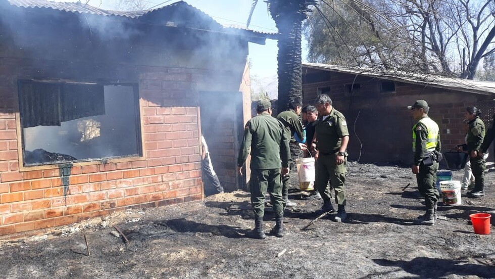Logran sofocar incendio de San Mateo-Tarija