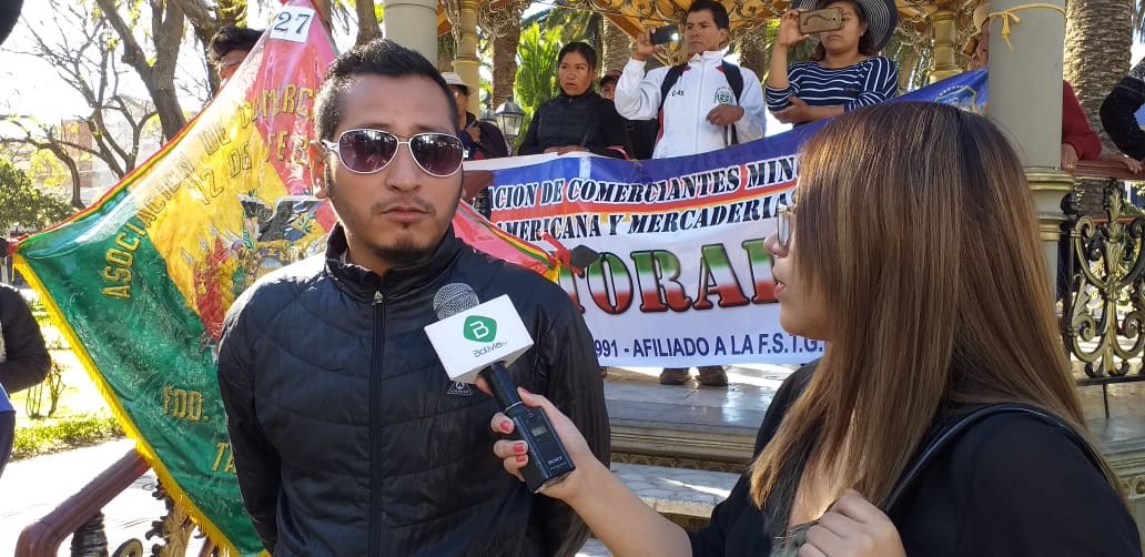 Marchas y bloqueos en Tarija por ley que regula venta de “ropa americana”