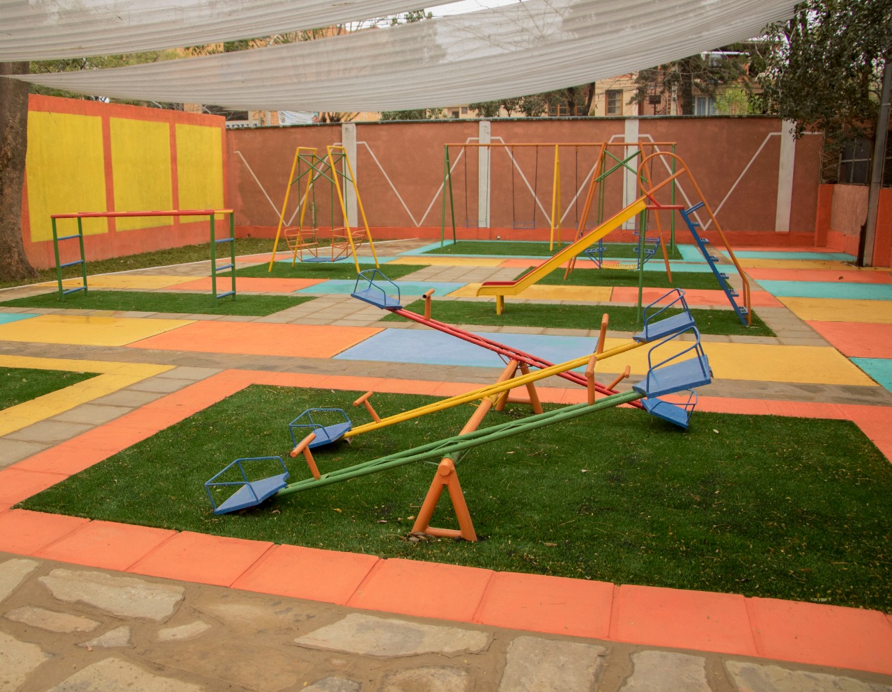 Rodrigo Paz entrega parque infantil para el kínder Belgrano
