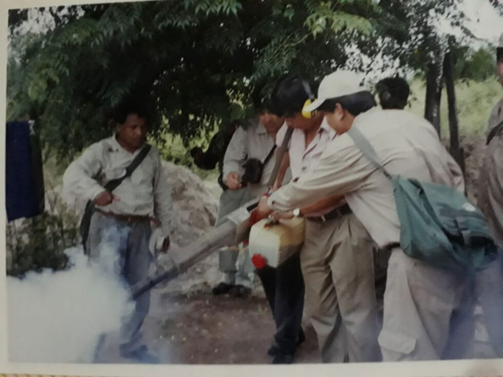 Walter, el médico tarijeño que combate epidemias desde el siglo pasado