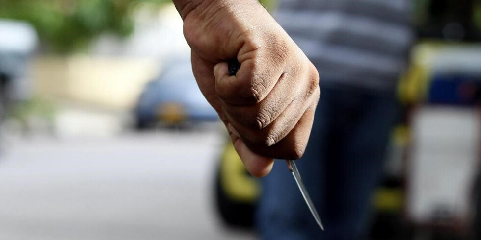Fue atacada  con cuchillo al recuperar su celular