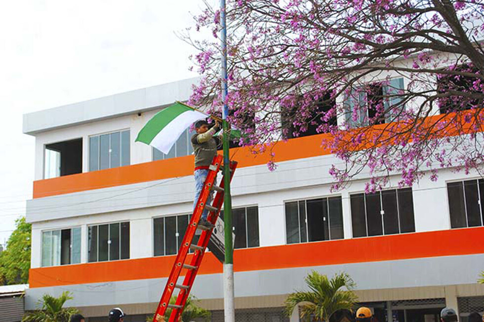 Embanderan edificios y viviendas de Yacuiba