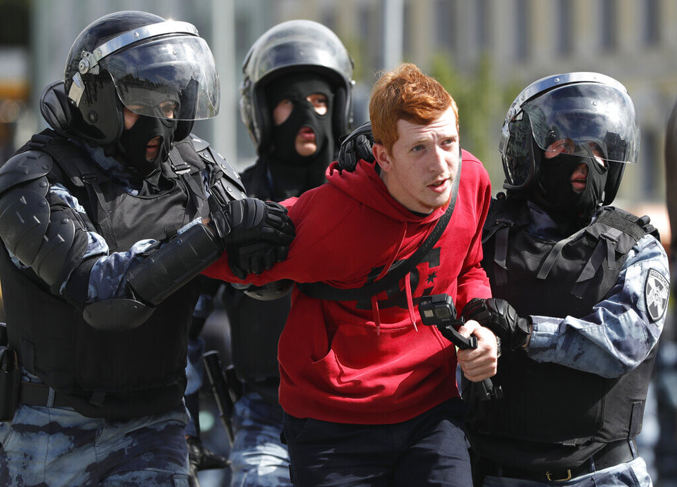 Detienen en Rusia a 700 personas