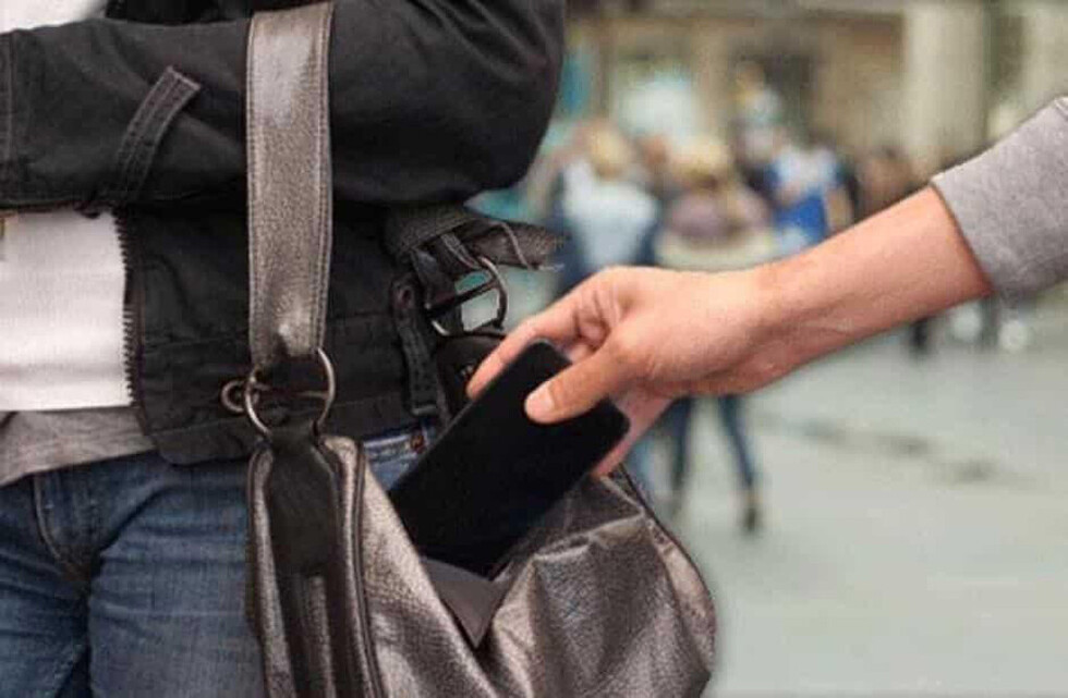Aprehenden a pareja que robaba celulares