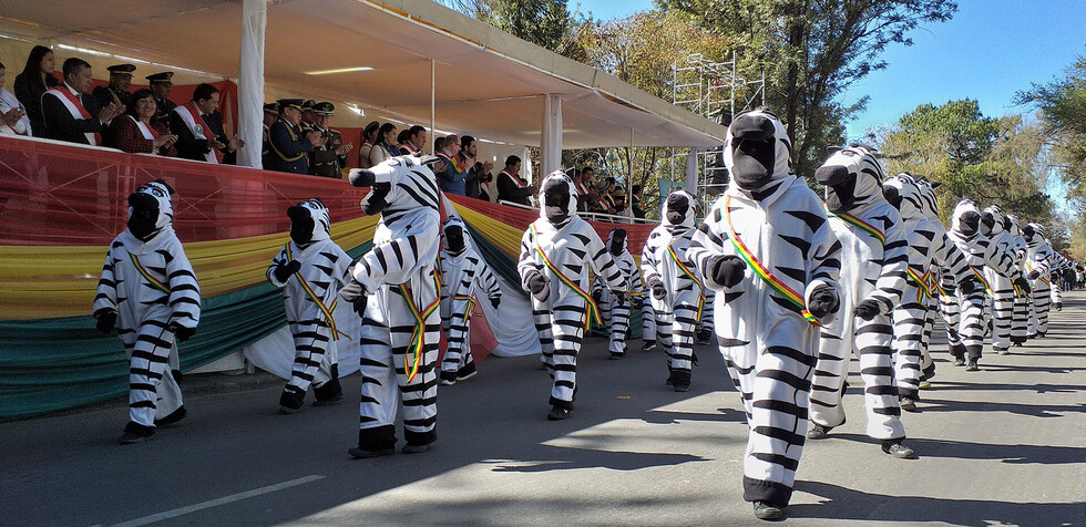 Homenaje de Tarija a los 194 años de la fundación de Bolivia
