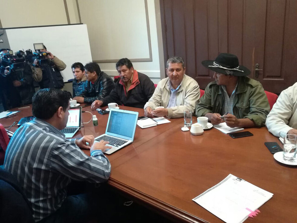Subgobernadores buscan más autonomía de gestión pese al TCP