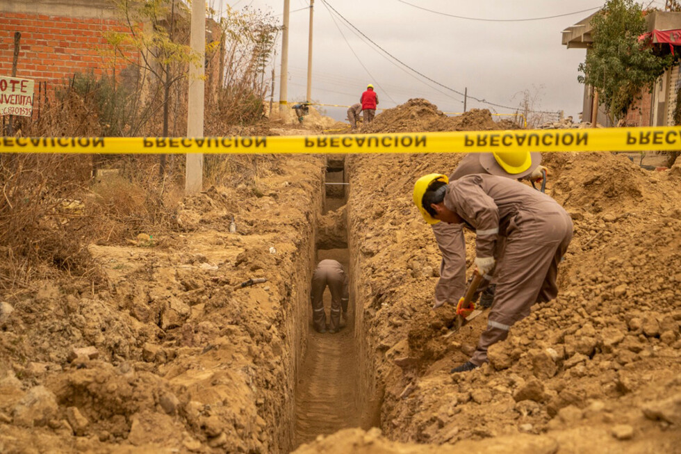 Alcantarillado para cuatro barrios de Tarija tiene 15% de avance
