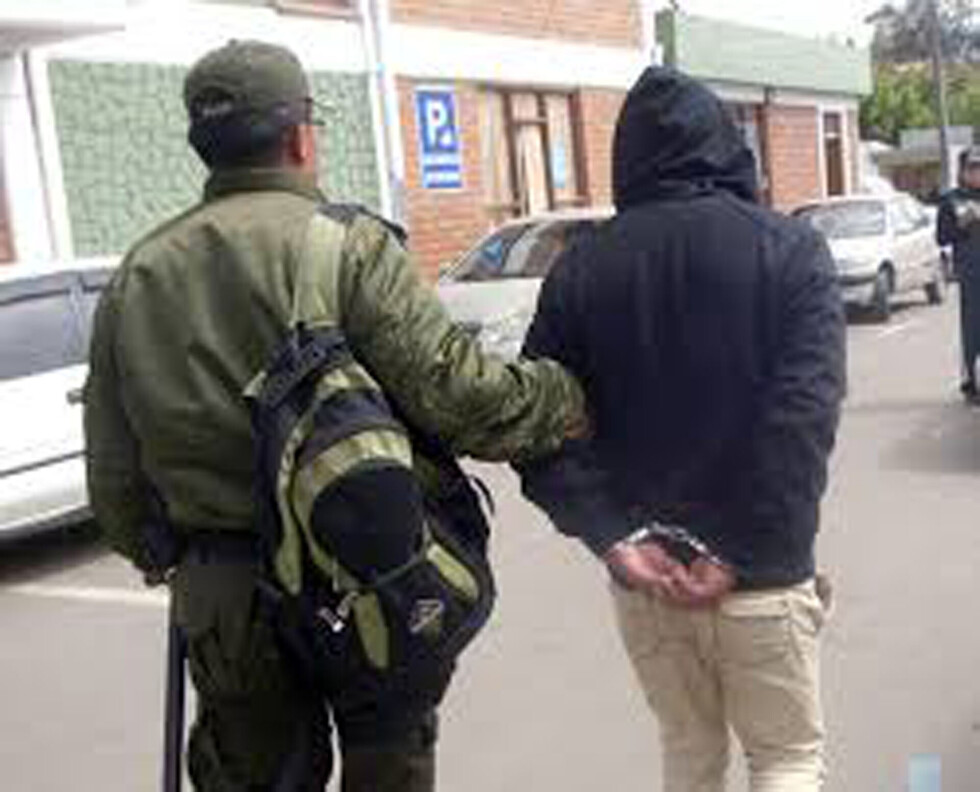Intentó robar a dos abogadas frente a la Felcc y lo arrestaron