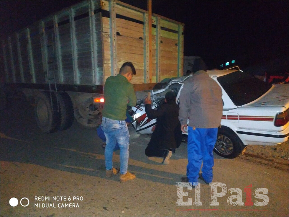 Chofer muere atriccionado luego de colisionar con un camión en la ruta Tarija-Bermejo