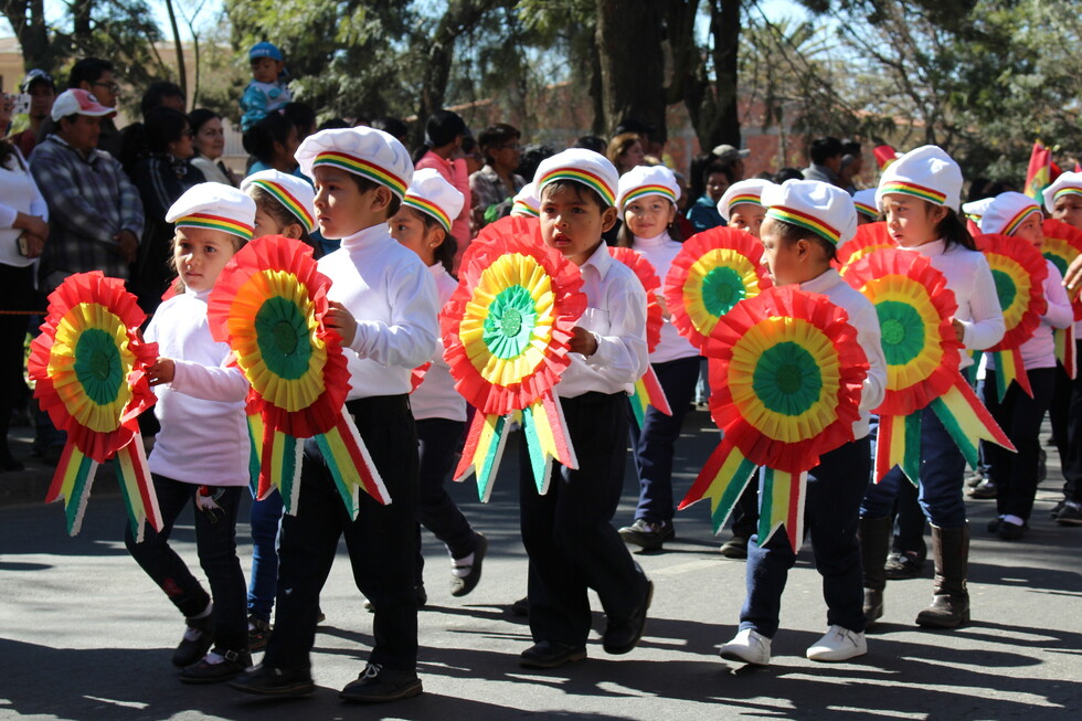Los niños dieron una lección de civismo en el Día de la Bandera