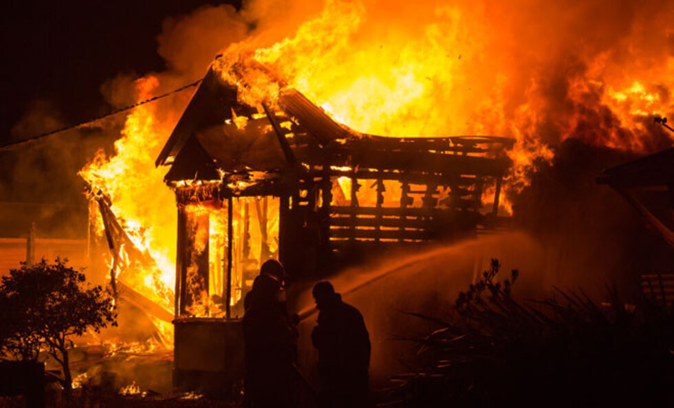 Prendió fuego la casa de su  ex, el nieto de la mujer murió