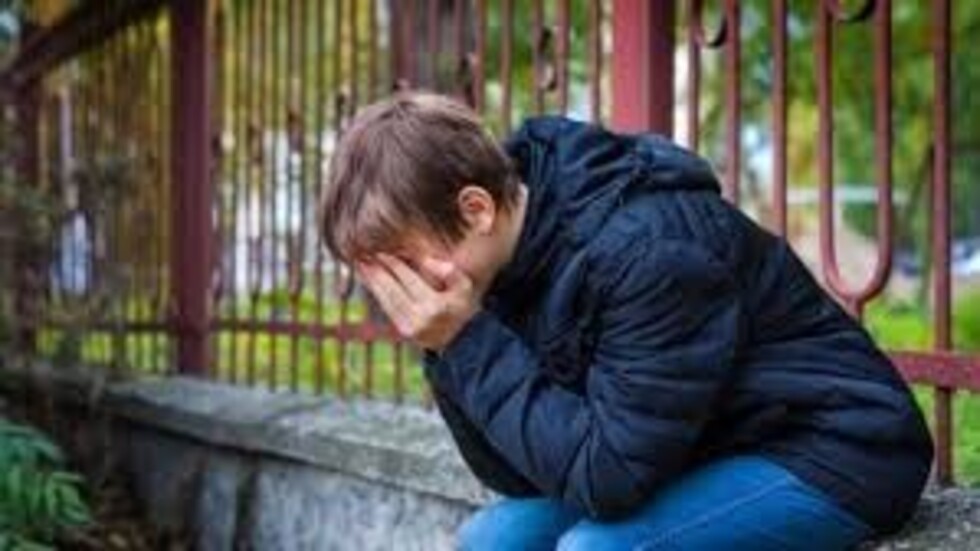 Apuñaló a su hijo en la pierna por llegar tarde