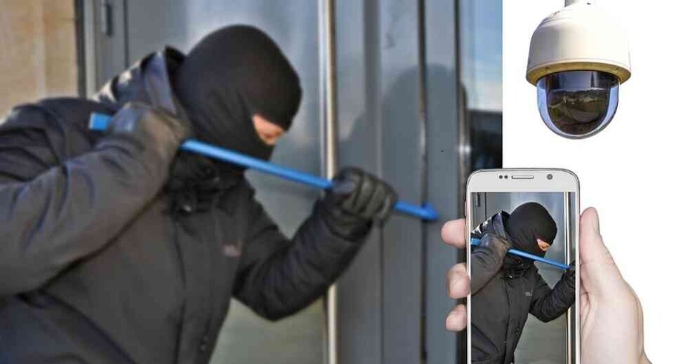 Delincuentes armados roban una caja fuerte de una vivienda
