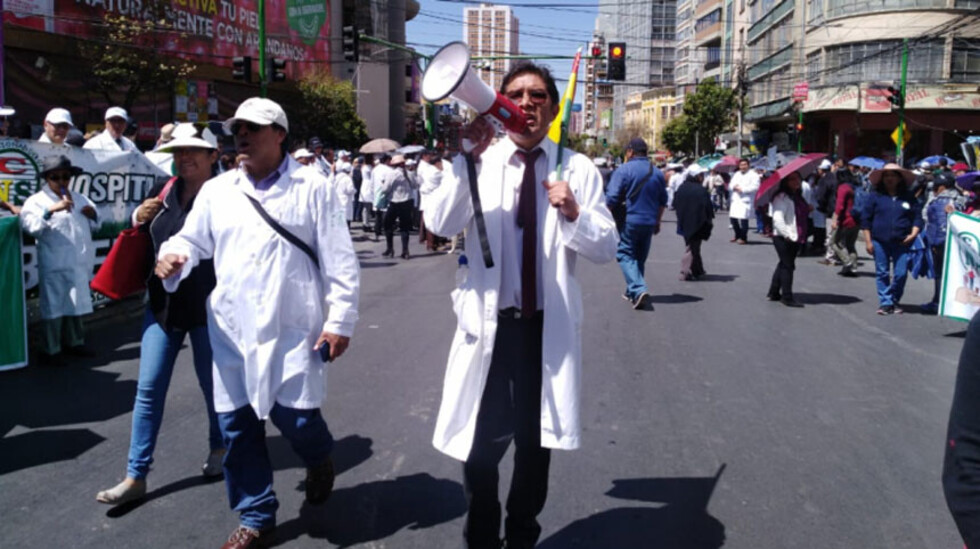 Médicos piden al Gobierno que atienda sus demandas