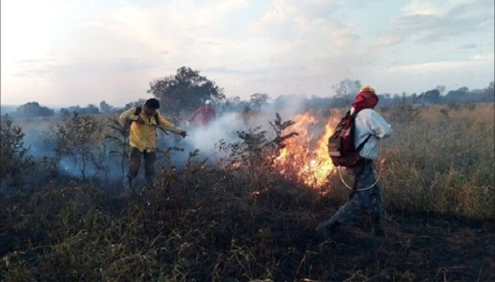 Bomberos voluntarios de Tarija, con más arrojo que herramientas