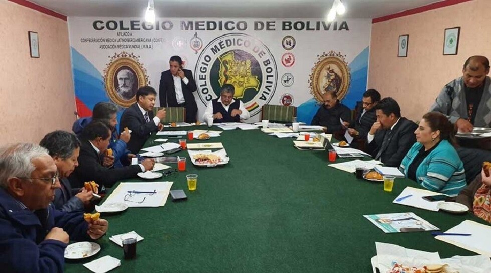Médicos aceptan dialogar con el Gobierno el lunes en Cochabamba