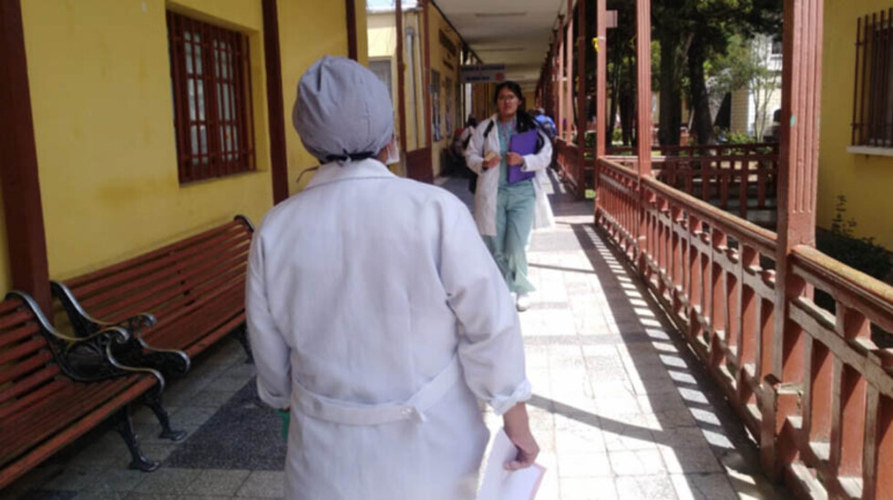 Central Obrera plantea que médicos trabajen 8 horas