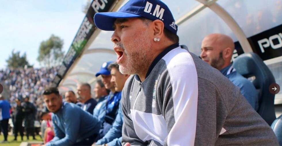 Racing opacó el debut de Maradona en el “Bosque”