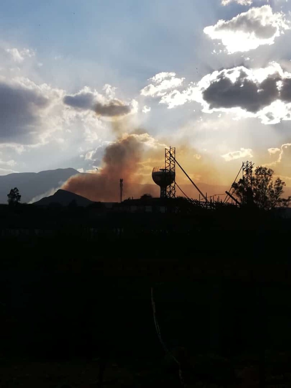 Un Supertanker y cientos de personas trabajaron arduamente para sofocar el incendio en Tarija (Imágenes)