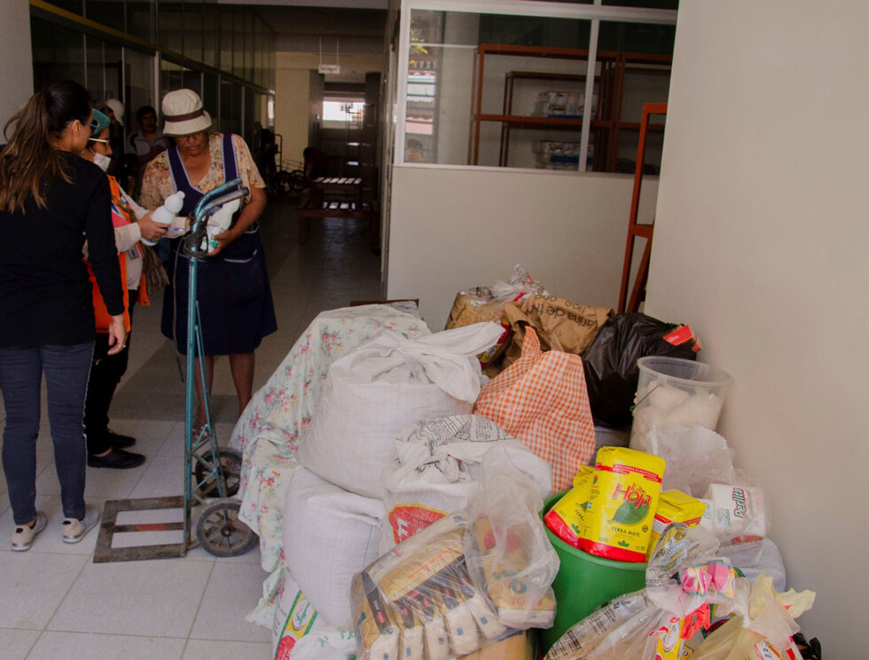 En el mercado Avaroa inicia traslado de 160 vendedoras