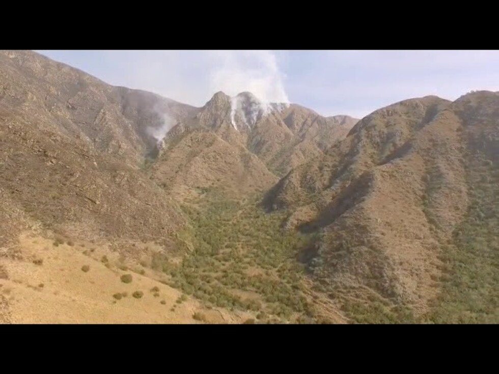 Incendio en Tarija: Helicóptero EC realiza primeras descargas en Bella Vista