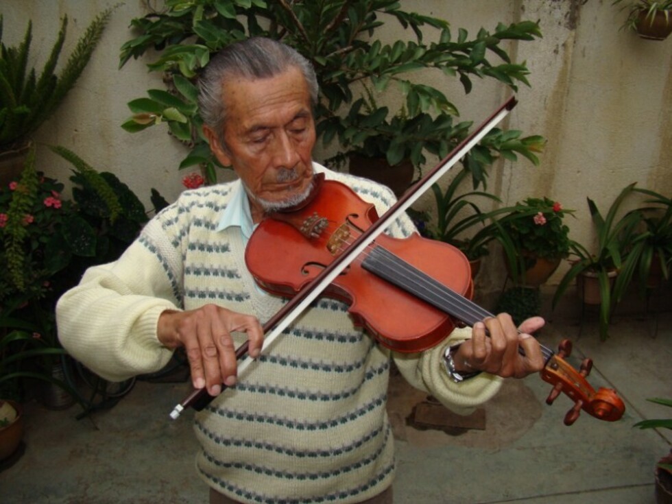 Lucho Aldana y el violín en la cueca chapaca