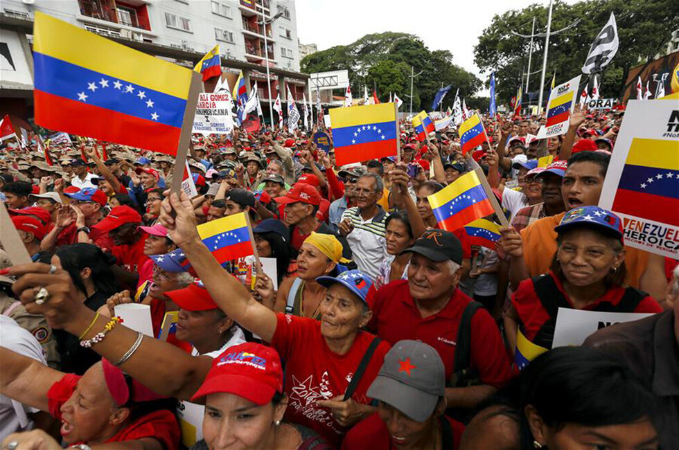 Venezolanos invaden Caracas en defensa de su soberanía