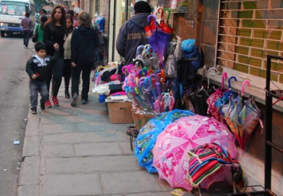 Las calles de Tarija se convirtieron en un “ropero”
