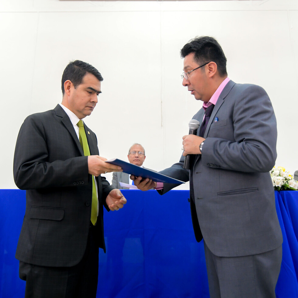 UCB acredita carrera de Administración de Empresas en Tarija