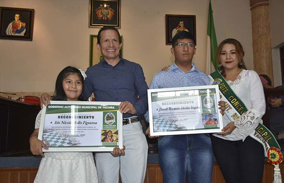 Ajedrecistas son reconocidos por autoridades de Yacuiba