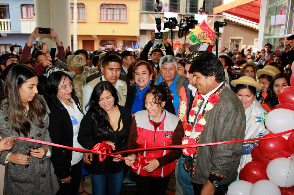 Evo y Paz abren las puertas del mercado Avaroa en Tarija