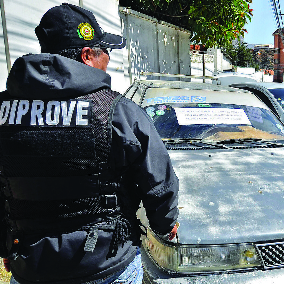 Tarija: Tras robo recuperan un vehículo pero desmantelado