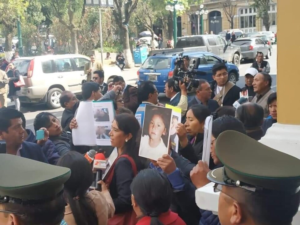 Comisión Legislativa se reúne con familiares de víctimas de feminicidio en Tarija