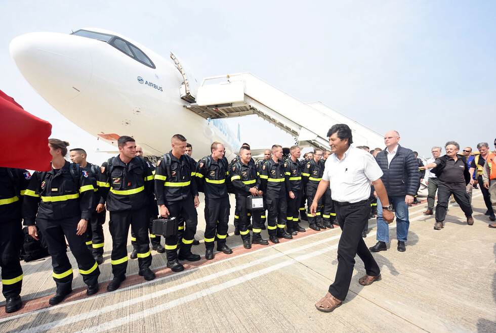 Finalizaron su misión en Bolivia los bomberos de Francia