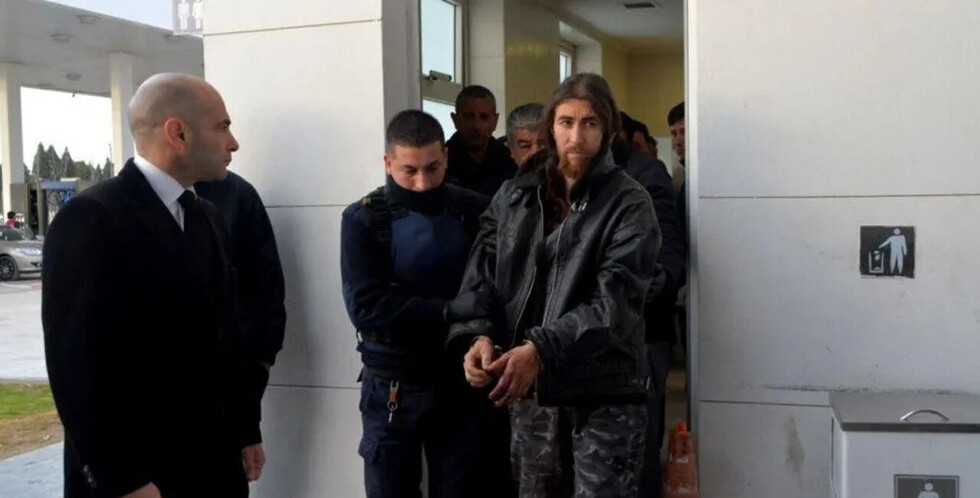 Prisión perpetua para hombre que mató a ex de 30 puñaladas